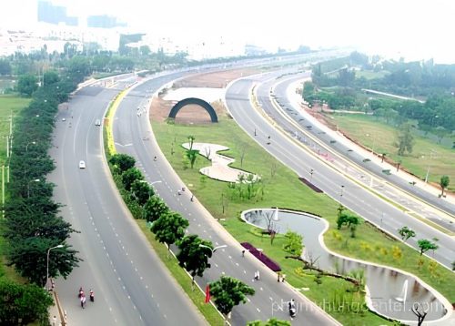 Đường Nguyễn Văn Linh được chụp từ trên cao xuống