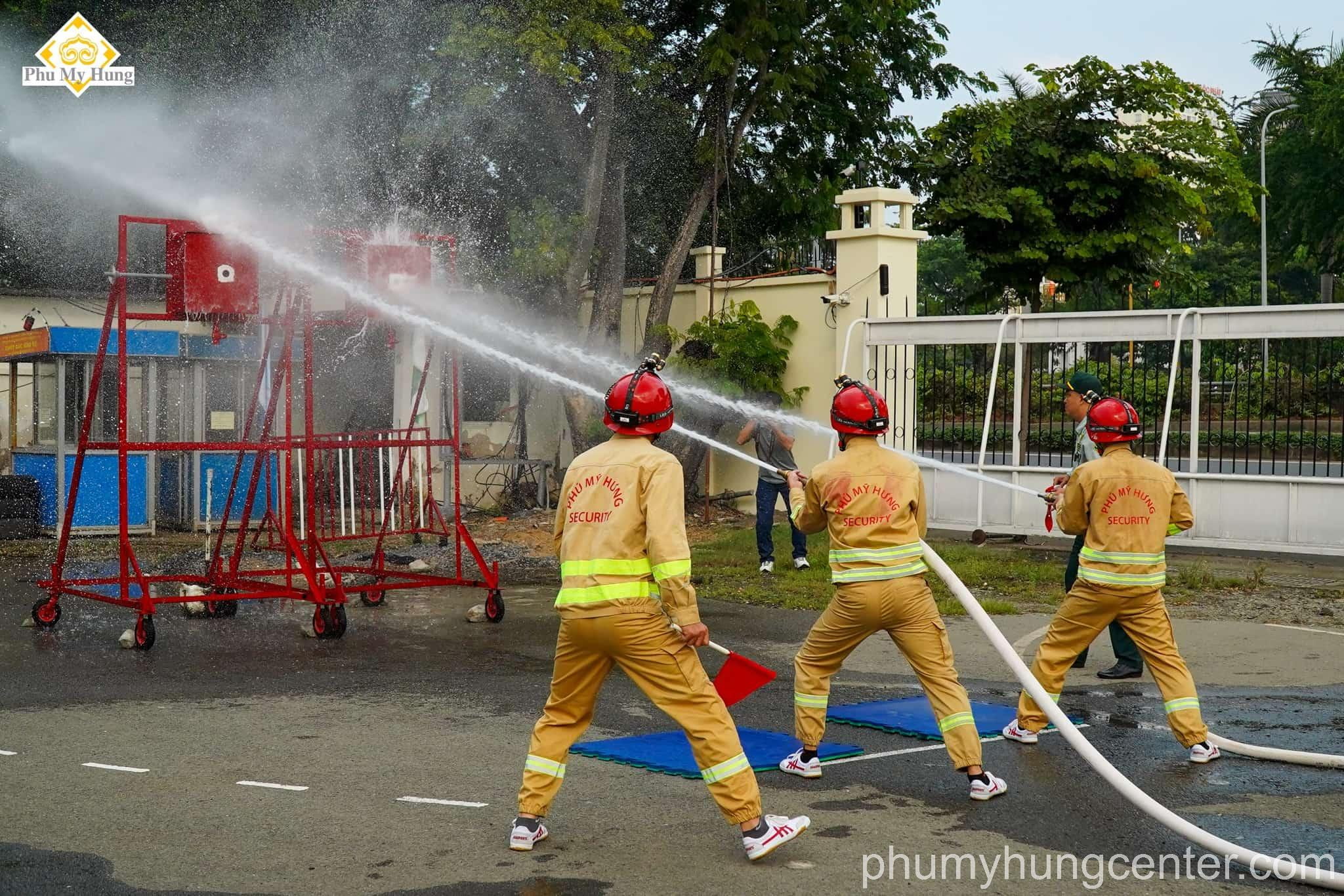 Phú Mỹ Hưng thường xuyên diễn tập PCCC tại các khu dân cư và các tòa nhà