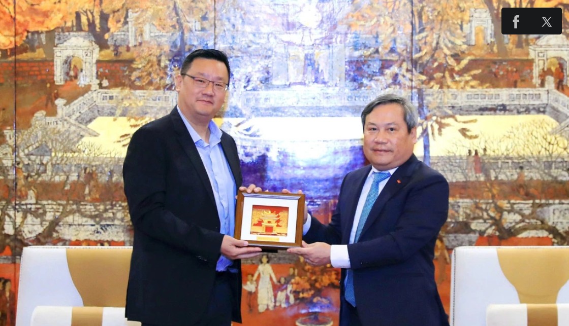 Chủ tịch HĐQT Tập đoàn Central Trading & Development và Chủ tịch UBND Hà Nội Vũ Đại Thắng