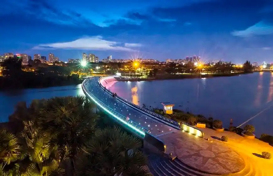 Cầu Ánh Sao về đêm đẹp lung linh