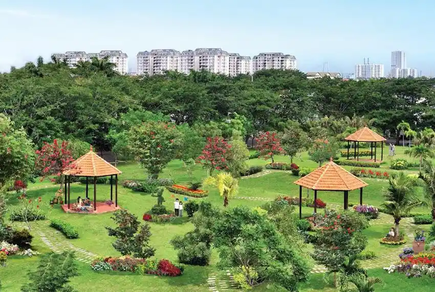 Hướng Ban Công Đông Bắc Tại The Aristo Nhìn Ra View Biệt Thự Nam Thông Và Công Viên